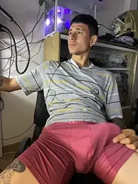 aronmax_ webcam stripchat model stream image