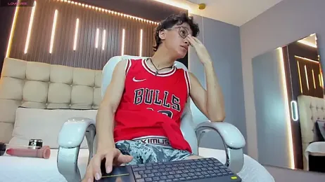 Immagine dello stream di Cum_hunters su stripchat