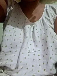 Priya_Bong webcam stripchat model stream image