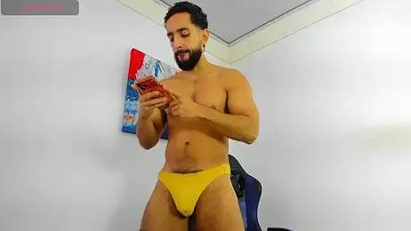 Yiyo10_ webcam stripchat model stream image